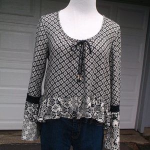 MUDD  Black Beige checks & floral cropped top M